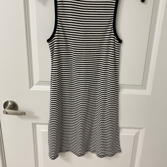 Monteau Los Angeles Striped V-Neck Tie Front Tank Top. Black/White. Small. - Picture 6 of 6